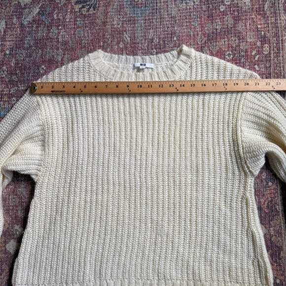 Uni Qlo Wool Mohair Acrylic Blend Cozy Cream Sweater Women’s medium - Picture 4 of 12